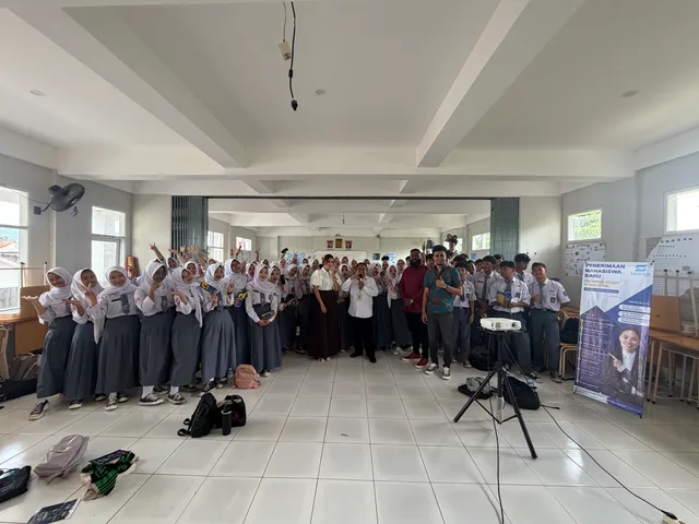 A large student group gathered at the front of a classroom